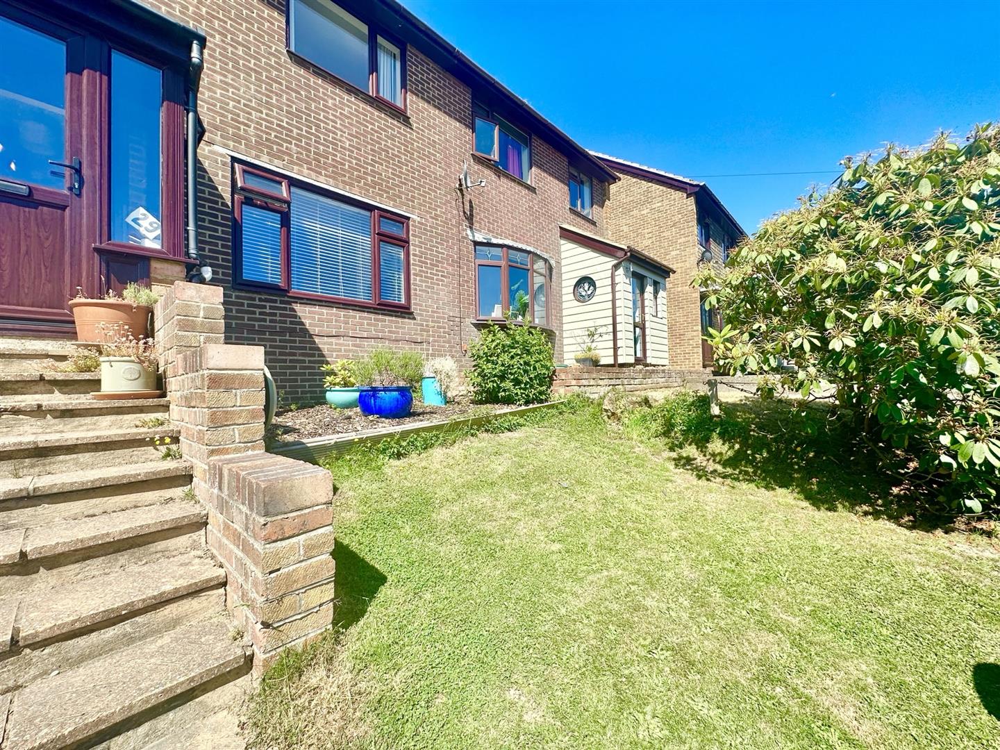 3 bed property in Fairstone Close, Hastings